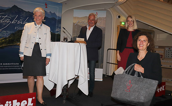 Kitzbühel Tourismus im Bayerischen Hof, München - v.l. Präsidentin Signe Reisch, Aufsichtsratsvorsitzender Dr. Josef Burger, Direktorin Dr. Viktoria Veider-Walser, Hausherrin Frau Innegrit Volkhardt